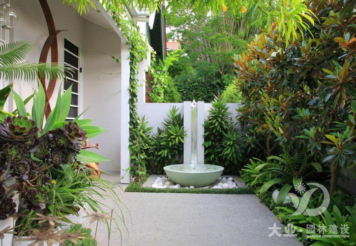 現代風格別墅小庭院