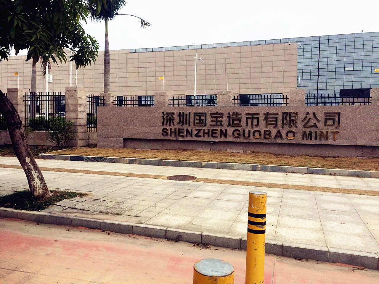 做好企業的綠化養護可以大大提高企業環境質量